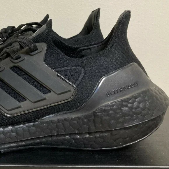 $180 adidas UltraBoost 21 running shoes Triple Black, sz 6 Women NEW (FZ2762) - Picture 3 of 6